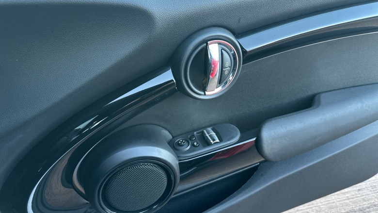 MINI Hatchback 135kW Cooper S Level 2 33kWh 3dr Auto Electric Hatchback